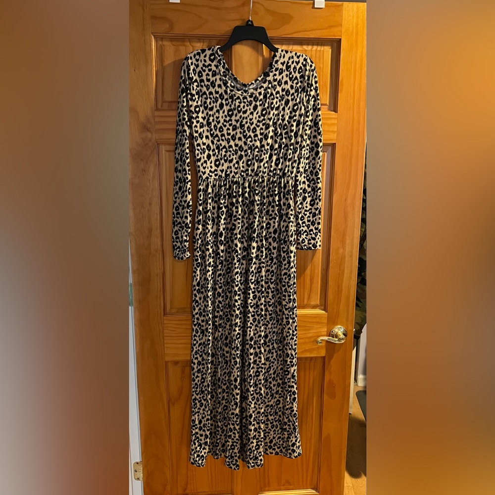 Leopard Maxi Dress NWT Size Medium